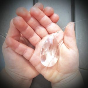 handje met kristal handje met kristal